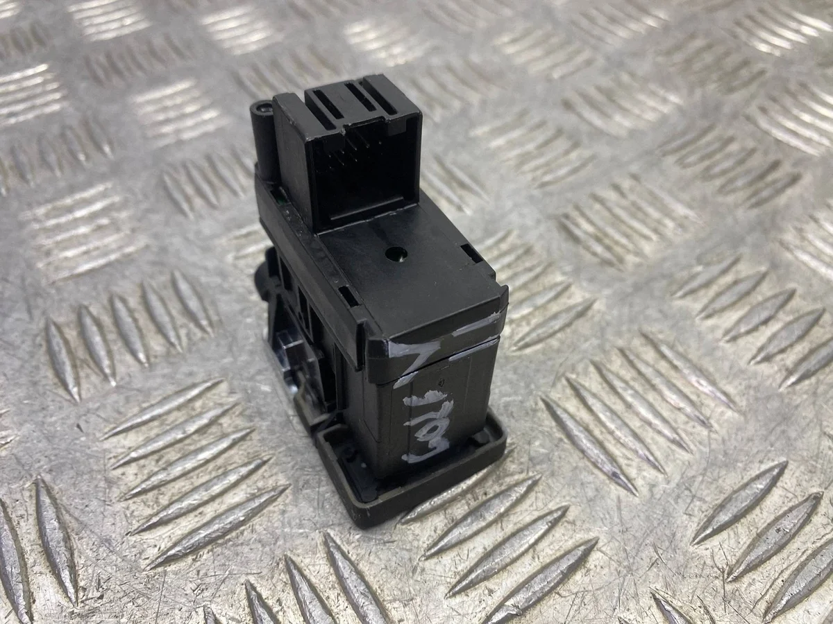 VW Golf VII Handbremsschalter 5G0927223D image 10