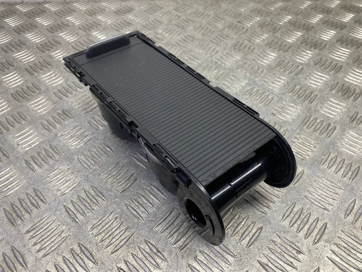 VW Golf VII Becherhalter mit Rollo 5G0862531 image 8