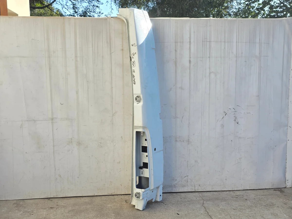 Oikea takanurkka Master Movano III 2.3 DCI