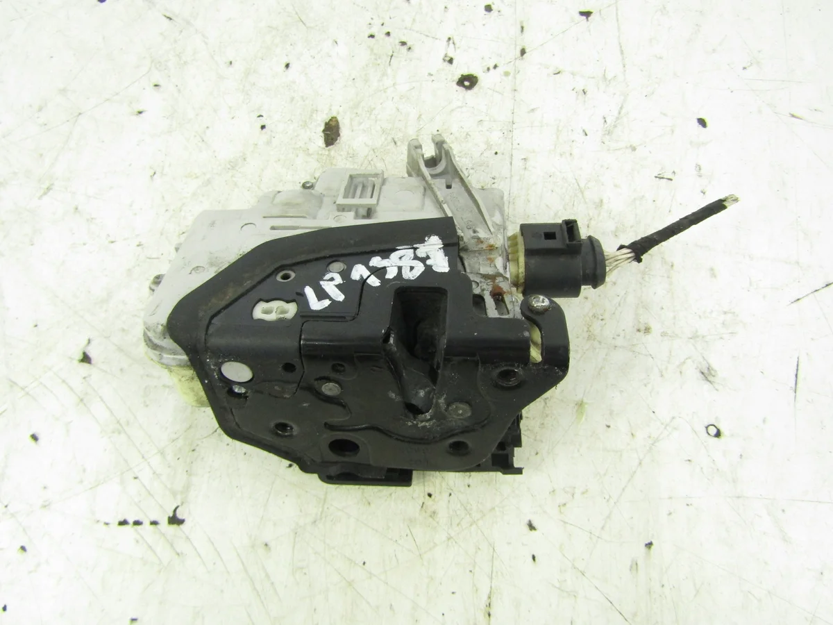 VW Passat B6 Schloss vorne links 3C1837015A