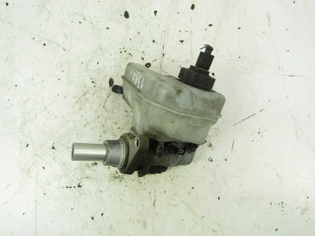 VW Passat B6 2007 Brake Master Cylinder 3C1611301