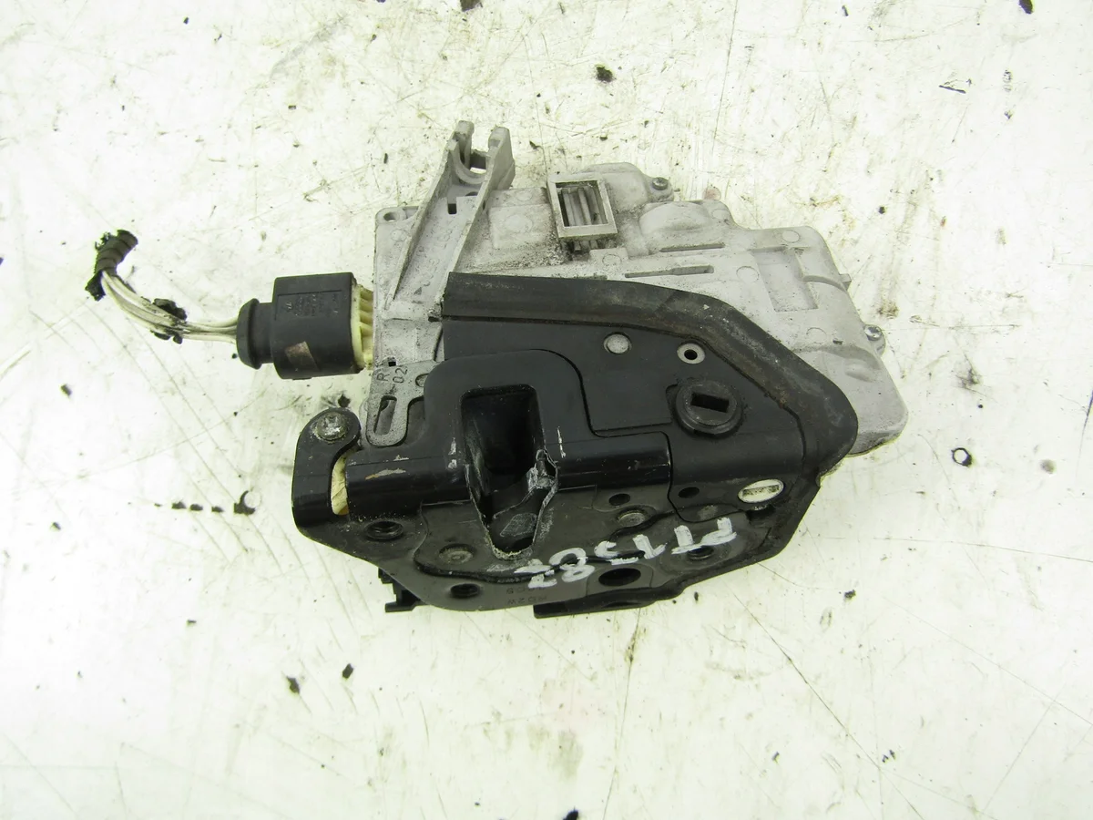 Bakdörrlås höger VW Passat B6 3C4839016A