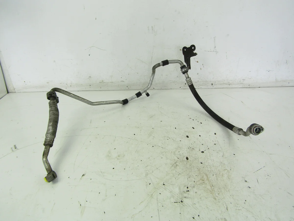 VW Passat B6 Klimaanlagenleitung gebraucht thumbnail 1