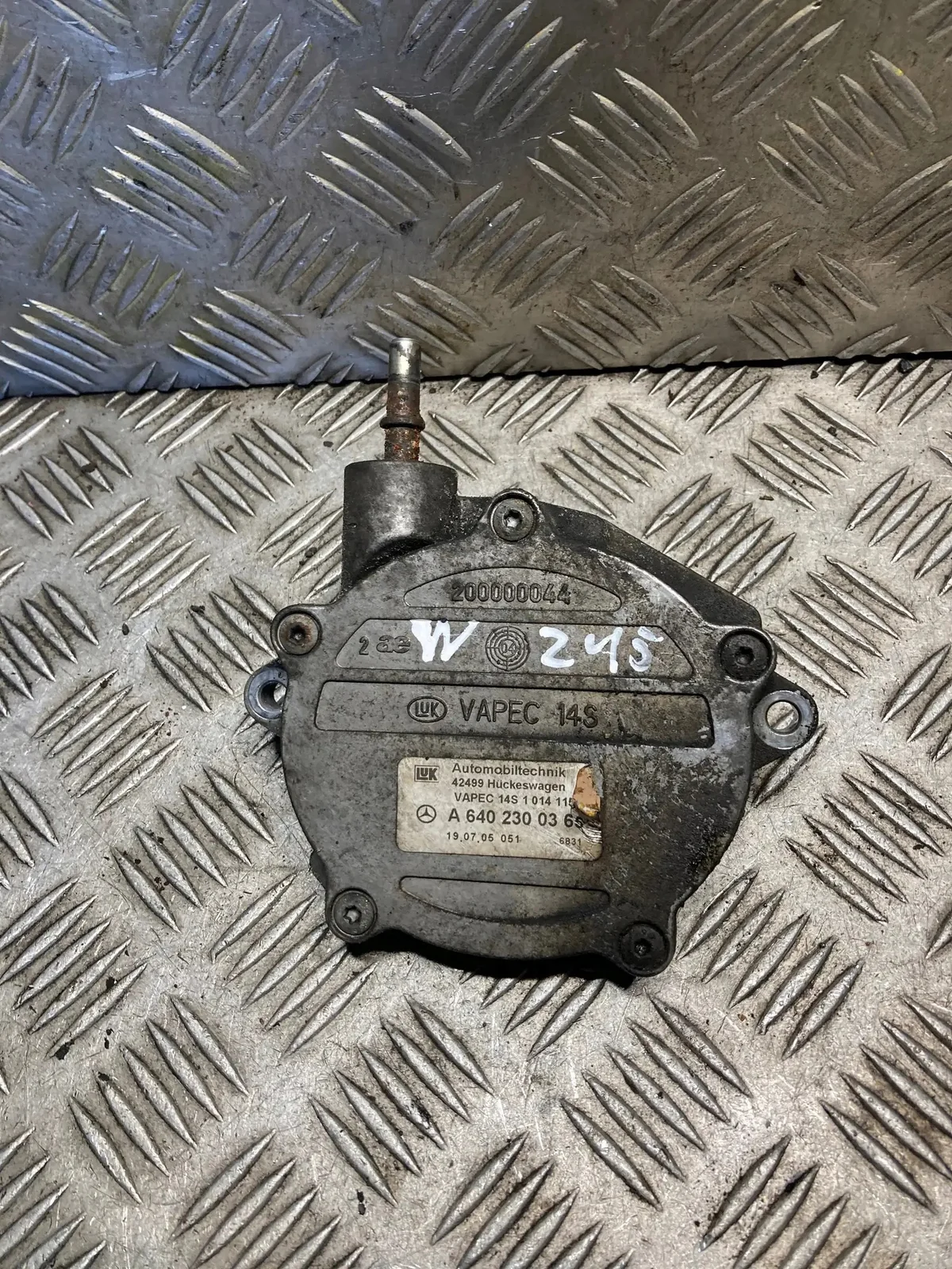 Pompe à vide Mercedes-Benz OE 6402300365