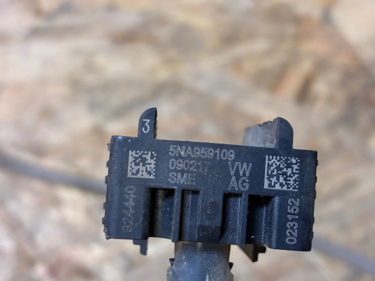 VW Tiguan II Voetgangersbescherming Sensor 5NA959109 image 5