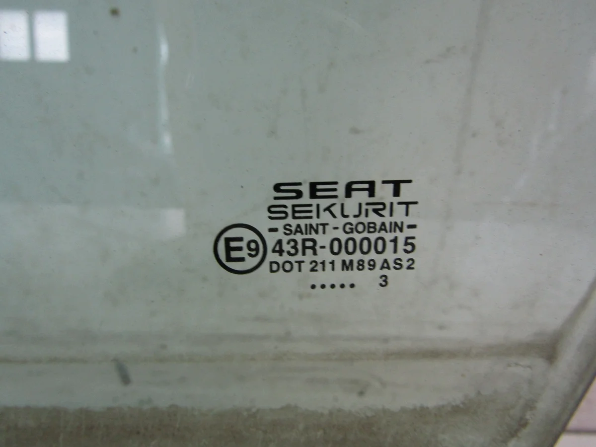 SEAT IBIZA III 6L Türscheibe vorne links image 3