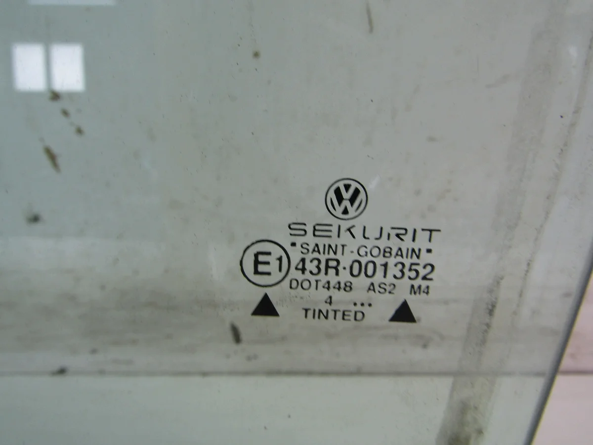 VW Passat B4 Bakdörr Vänster Sida Glas image 3
