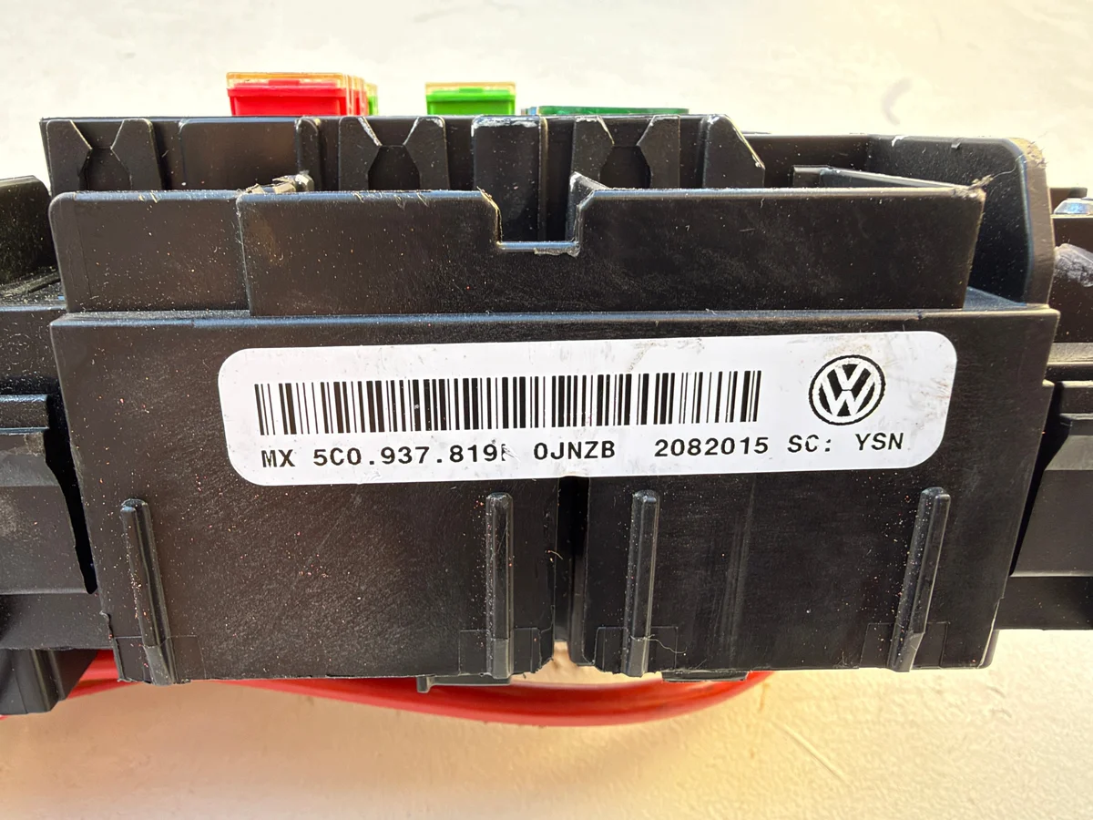Boîtier fusibles VW Jetta 5C 2015-2017 image 5