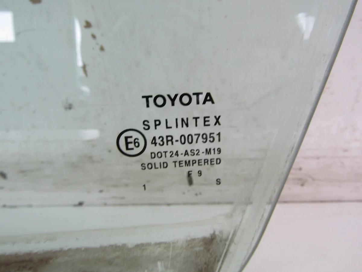 Toyota Corolla E11 Türscheibe vorne links image 3