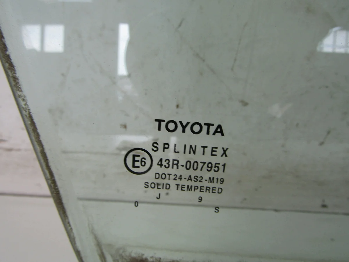 Toyota Corolla E11 Türscheibe vorne rechts image 3