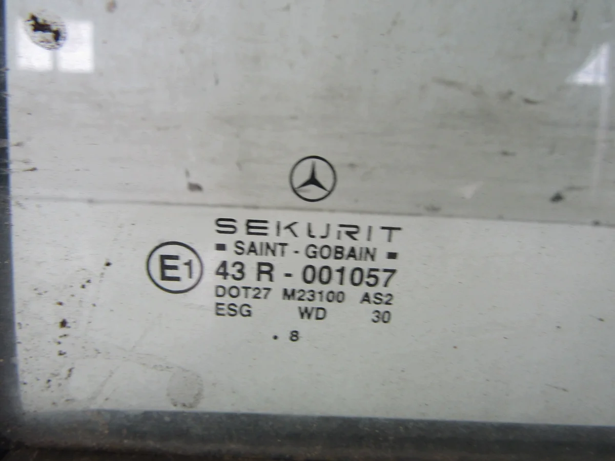 MERCEDES C W202 Kolmioikkuna takaovi vasen image 3