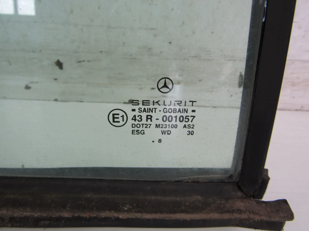 MERCEDES C W202 Kolmioikkuna Oikea Käytetty image 3