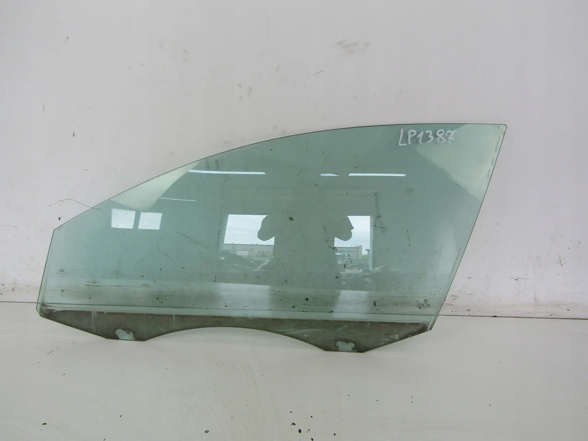 VW Passat B6 Front Left Door Glass Used