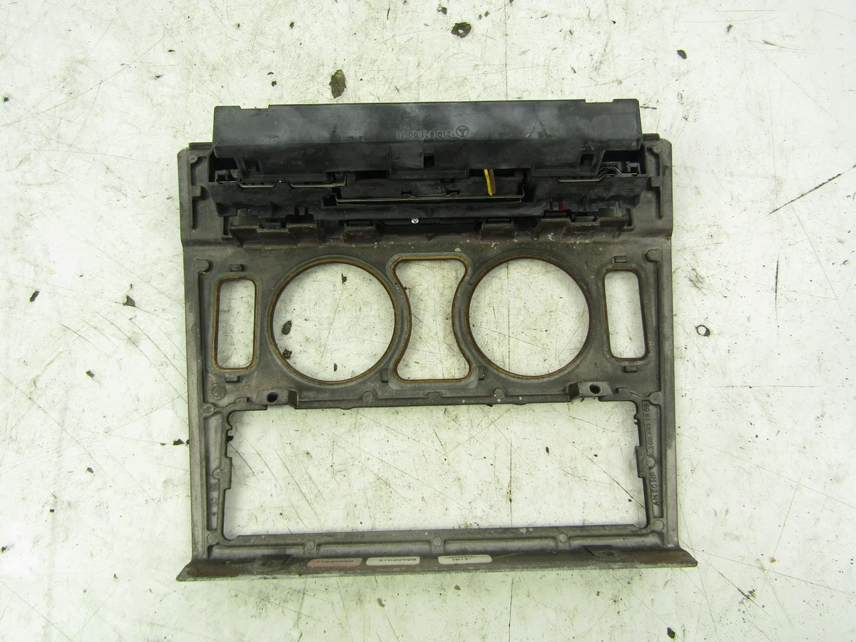 Mercedes C W202 Radioblende Navigation AK-6-99653 image 3