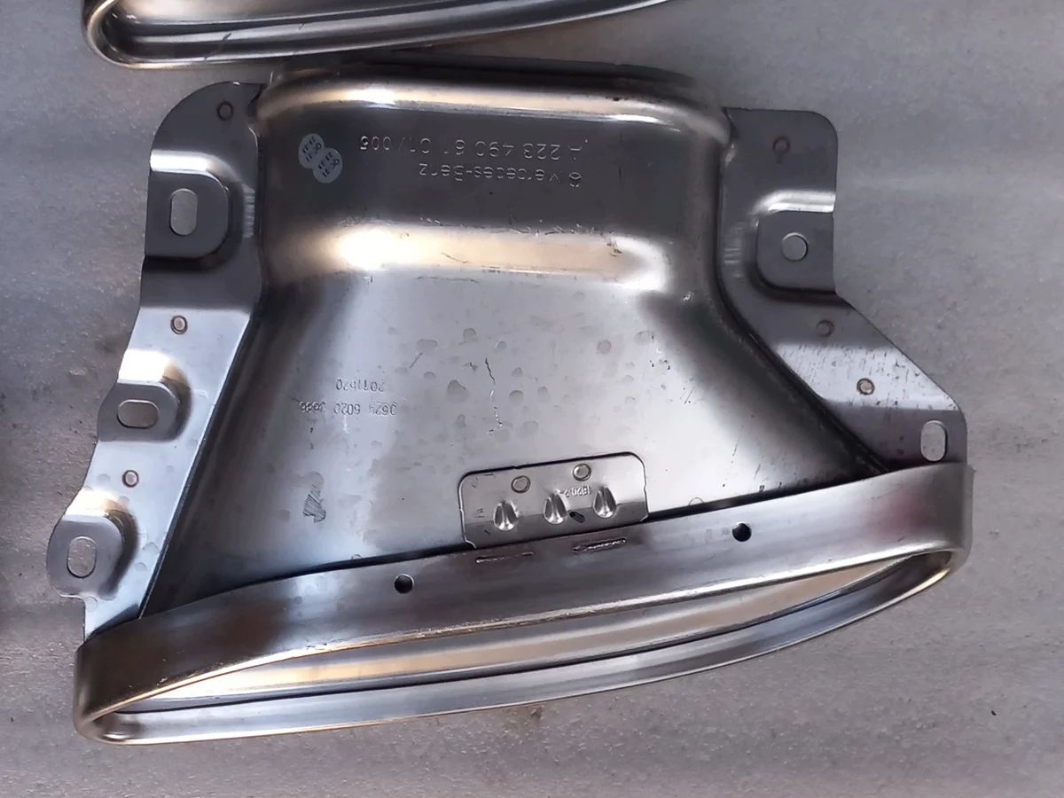 Salida de escape izquierda Mercedes S-Klasse W223