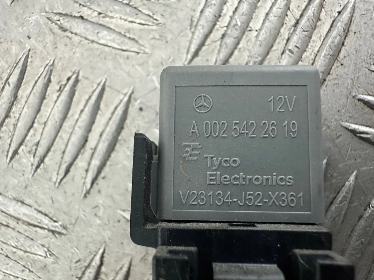 Relé Mercedes-Benz E W212 A0025422619 Usado image 7