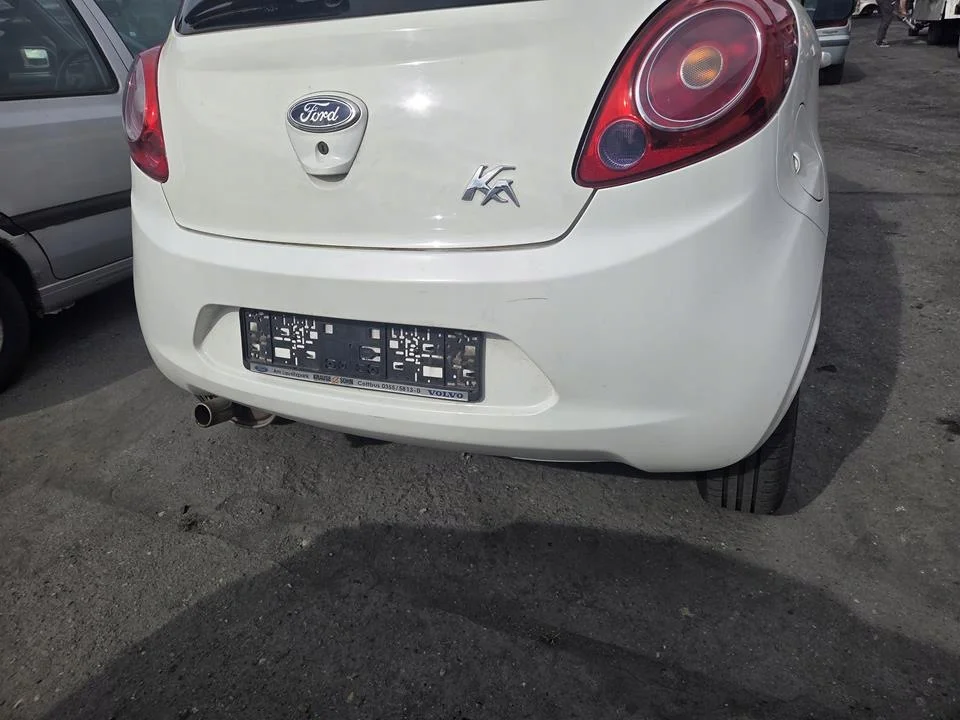 Ford Ka II takaluukku lasilla image 7