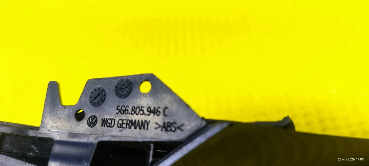 VW Golf VII 7 Griff Heckklappe Blende 5G6805945C thumbnail 3