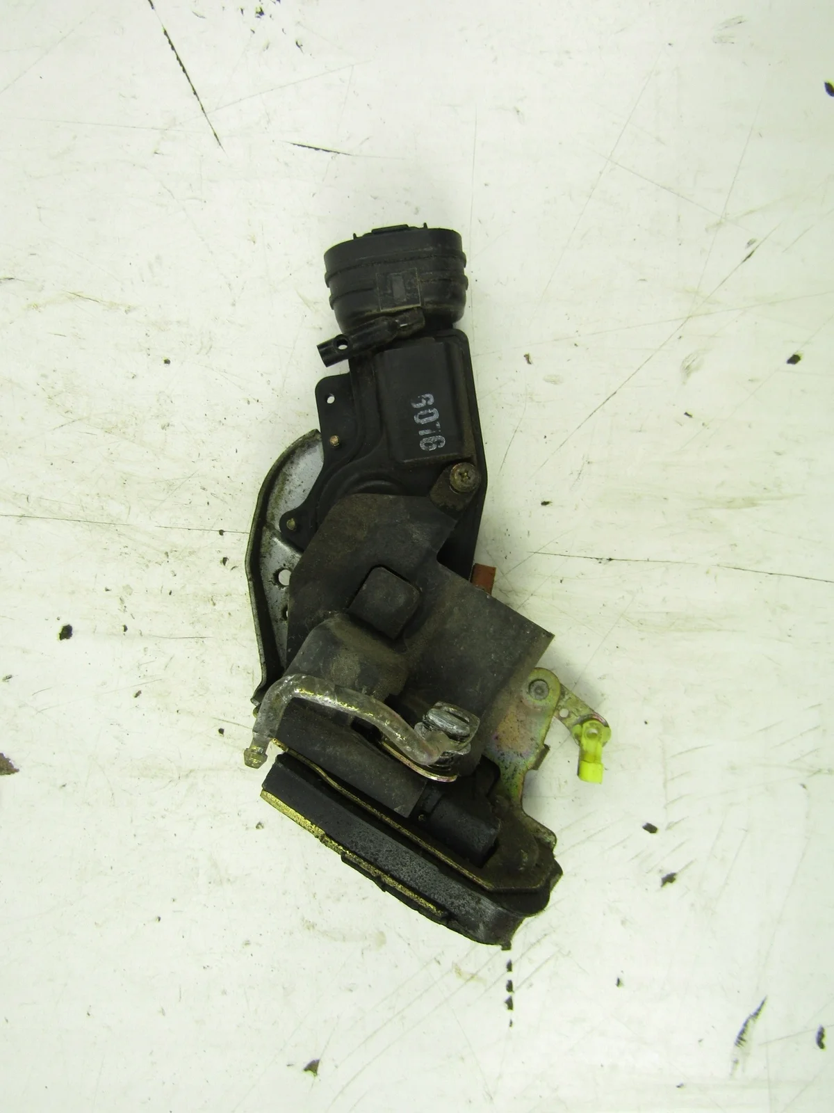 Toyota Corolla E11 Cerradura Puerta Izquierda Trasera