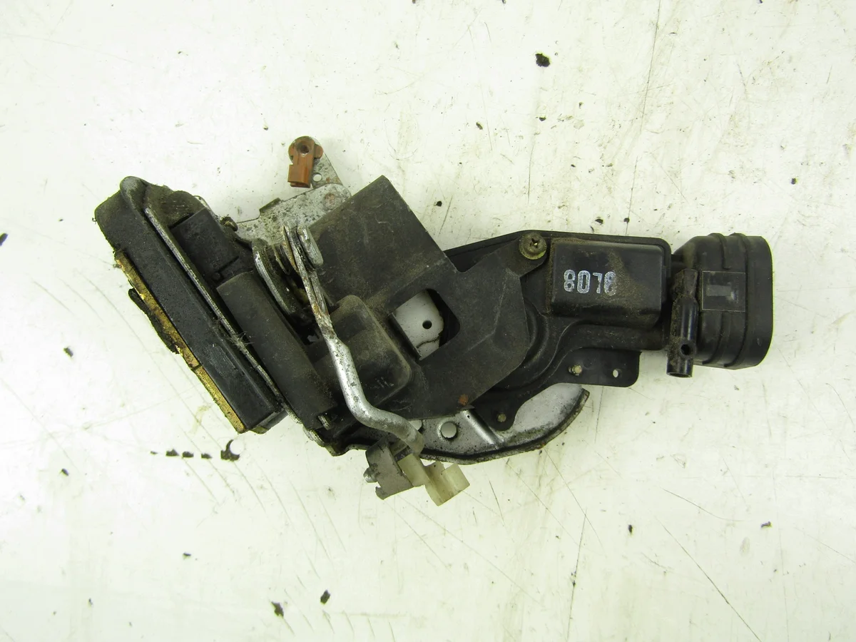 Toyota Corolla E11 Türschloss hinten rechts image 4