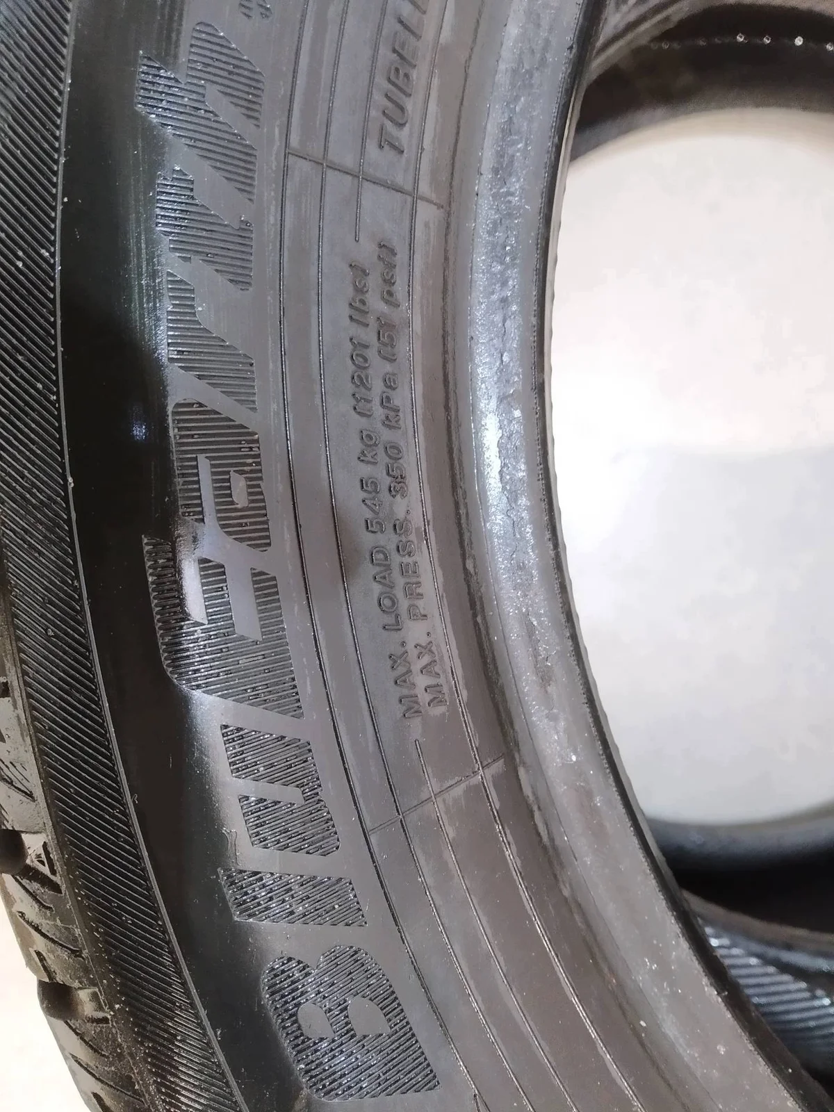 2 pneus hiver Yokohama Bluearth 195/55R16 image 3