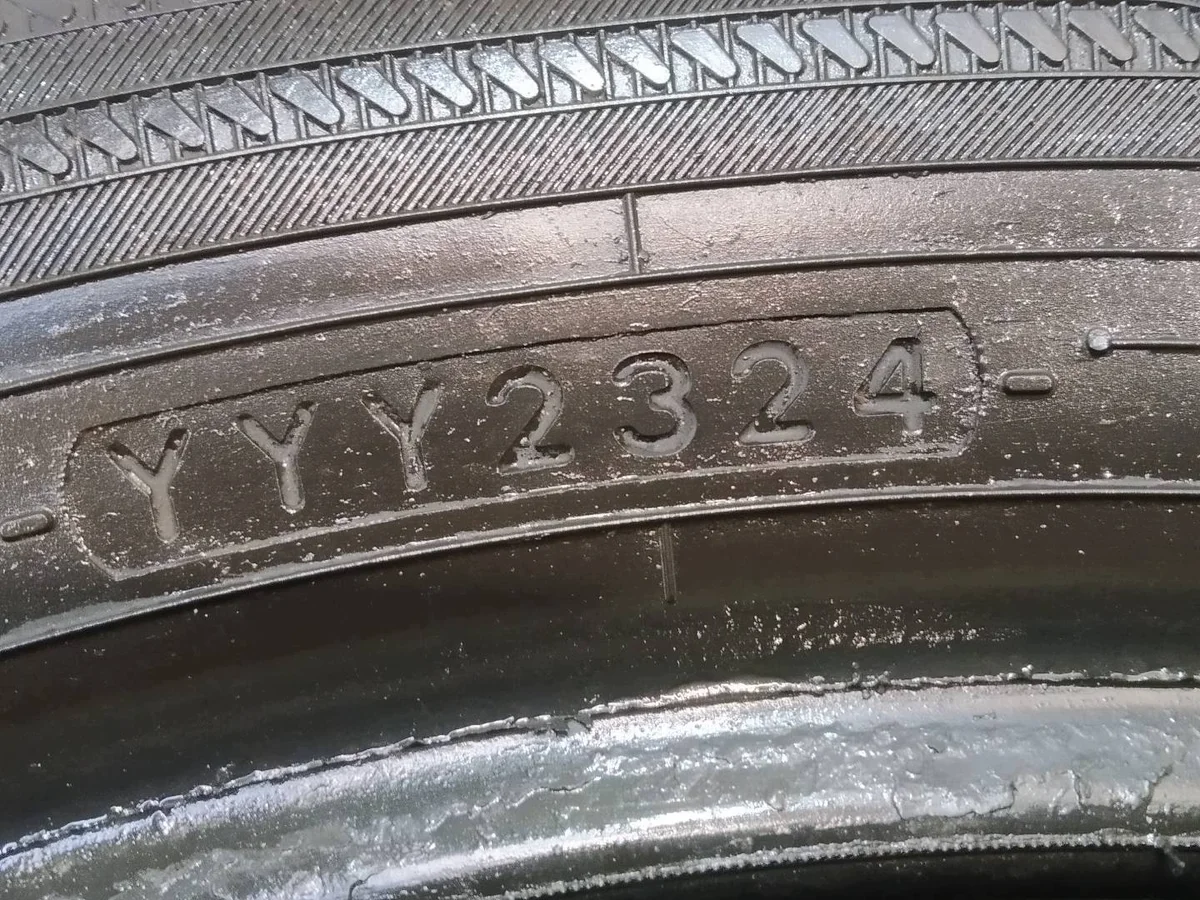2 pneus hiver Yokohama Bluearth 195/55R16 image 5