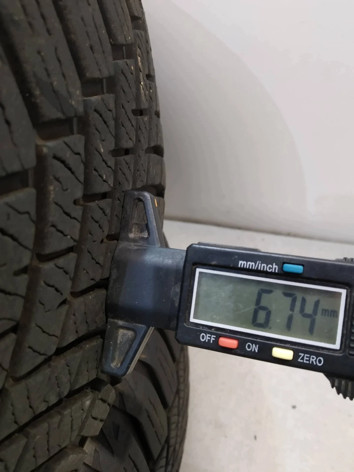 2 pneus hiver Yokohama Bluearth 195/55R16 image 8