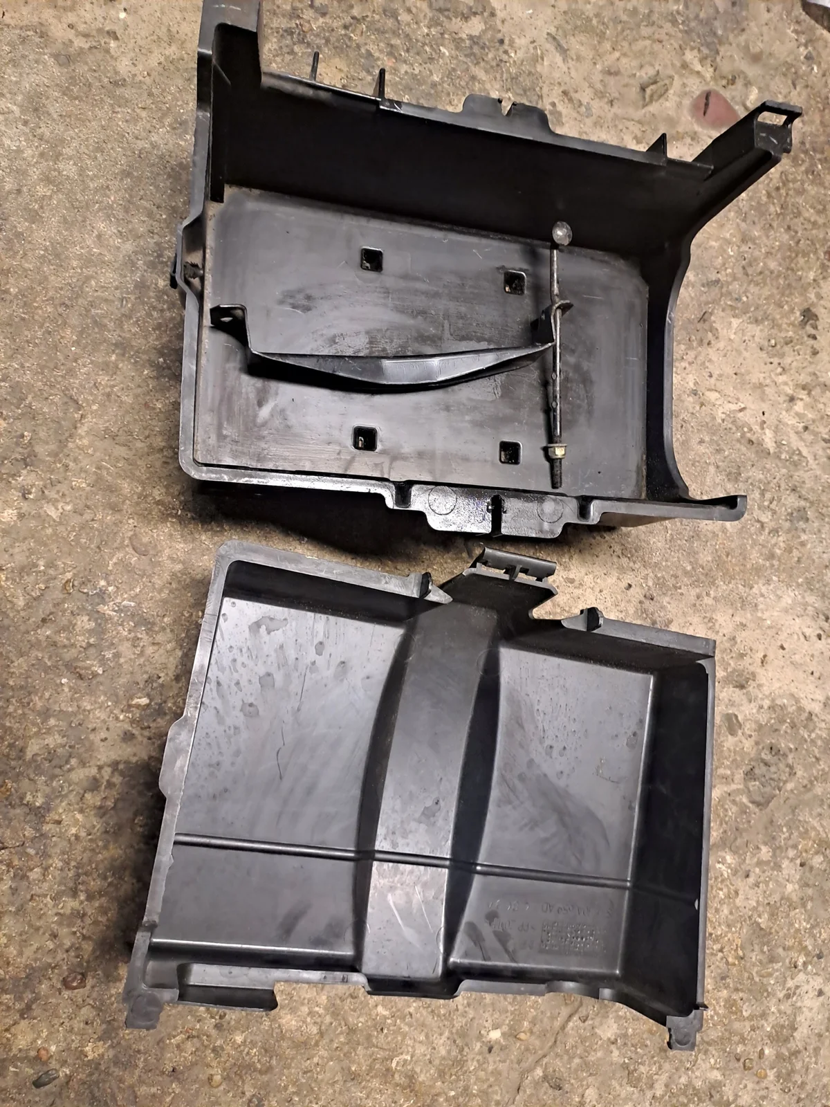 Battery Tray Base Ford Mondeo MK3 Used image 3