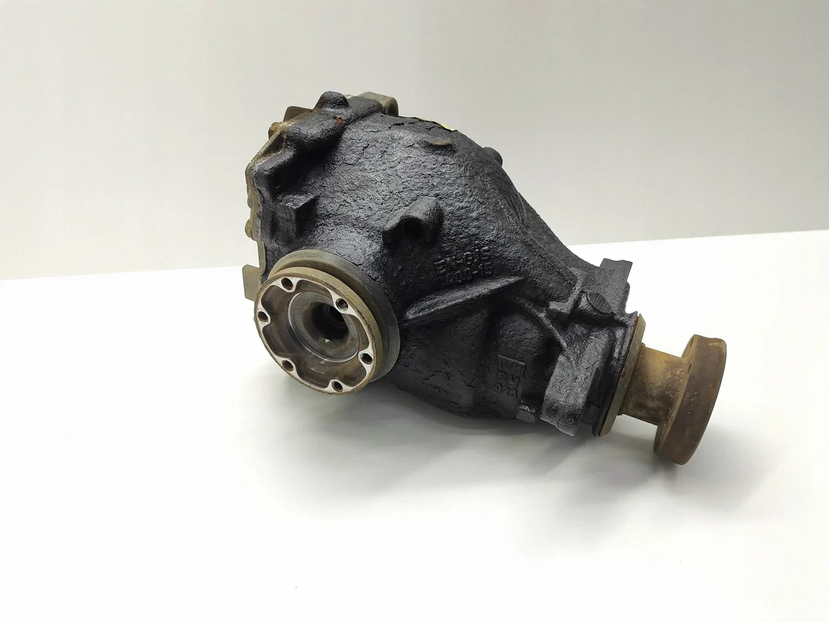 BMW 5 E60 E61 Rear Differential 7570470 image 3