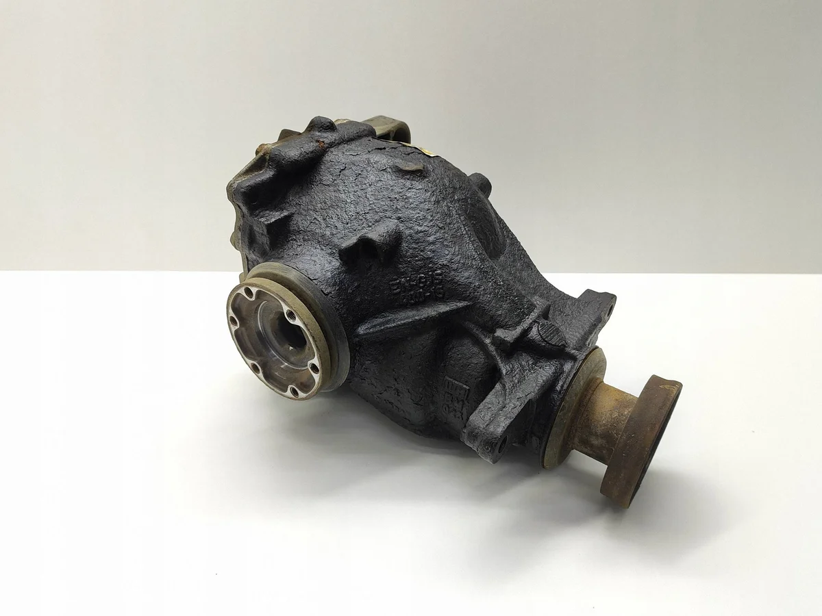 BMW 5 E60 E61 Rear Differential 7570470 image 4
