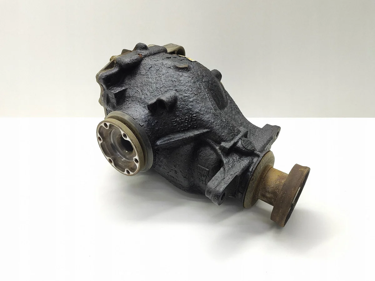 BMW 5 E60 E61 Rear Differential 7570470 image 5