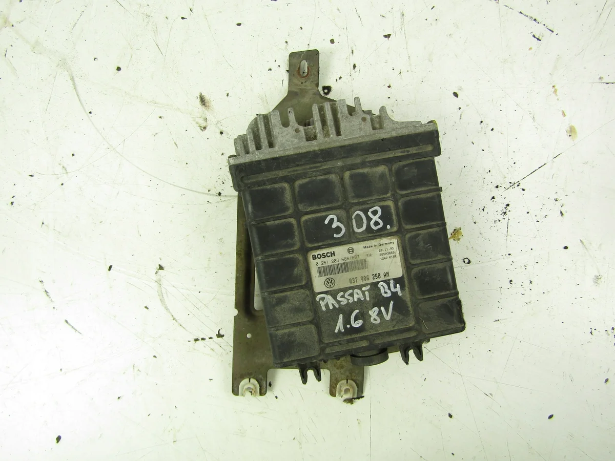 Unidade de Controle Motor VW Passat B4 037906258AM