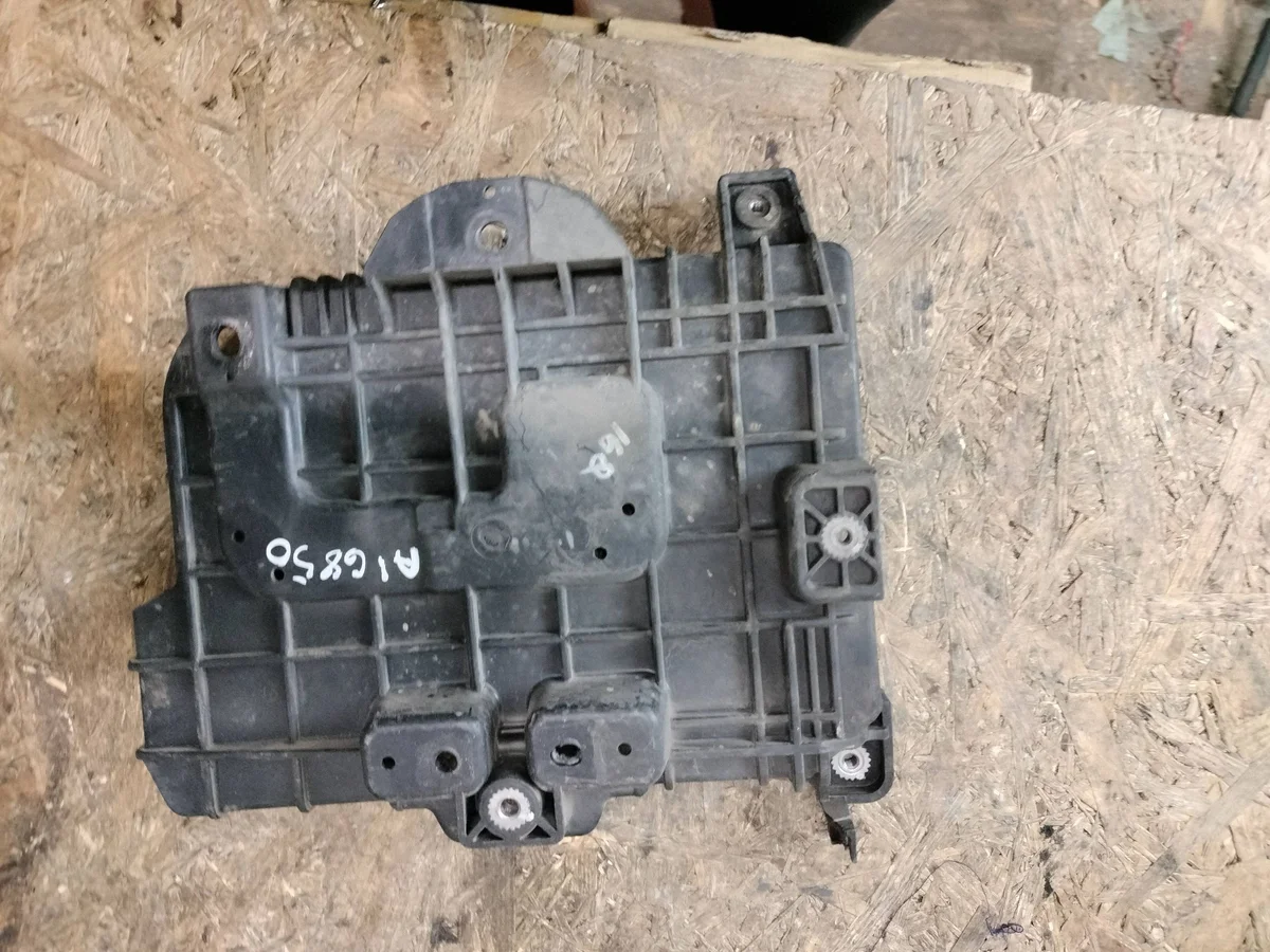 Batterihållare KIA Ceed II i30 37150A2500