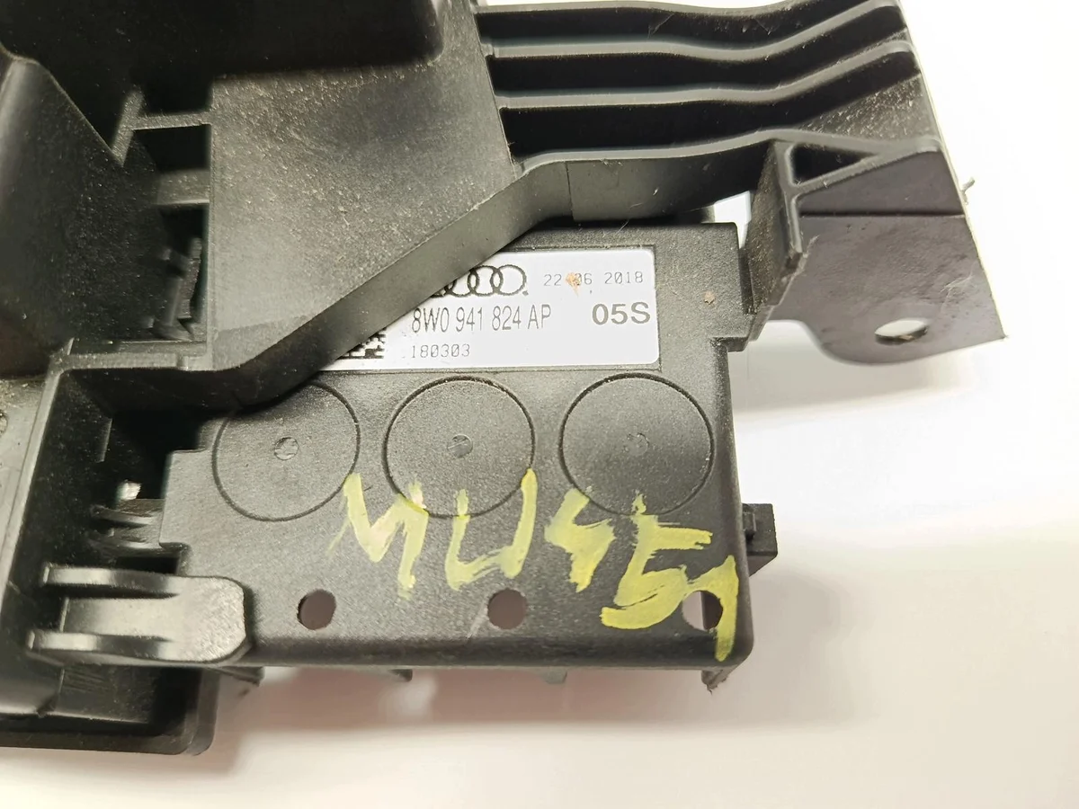 Audi Q5 2017 Stromverteiler Relais Modul 80A941823A image 4