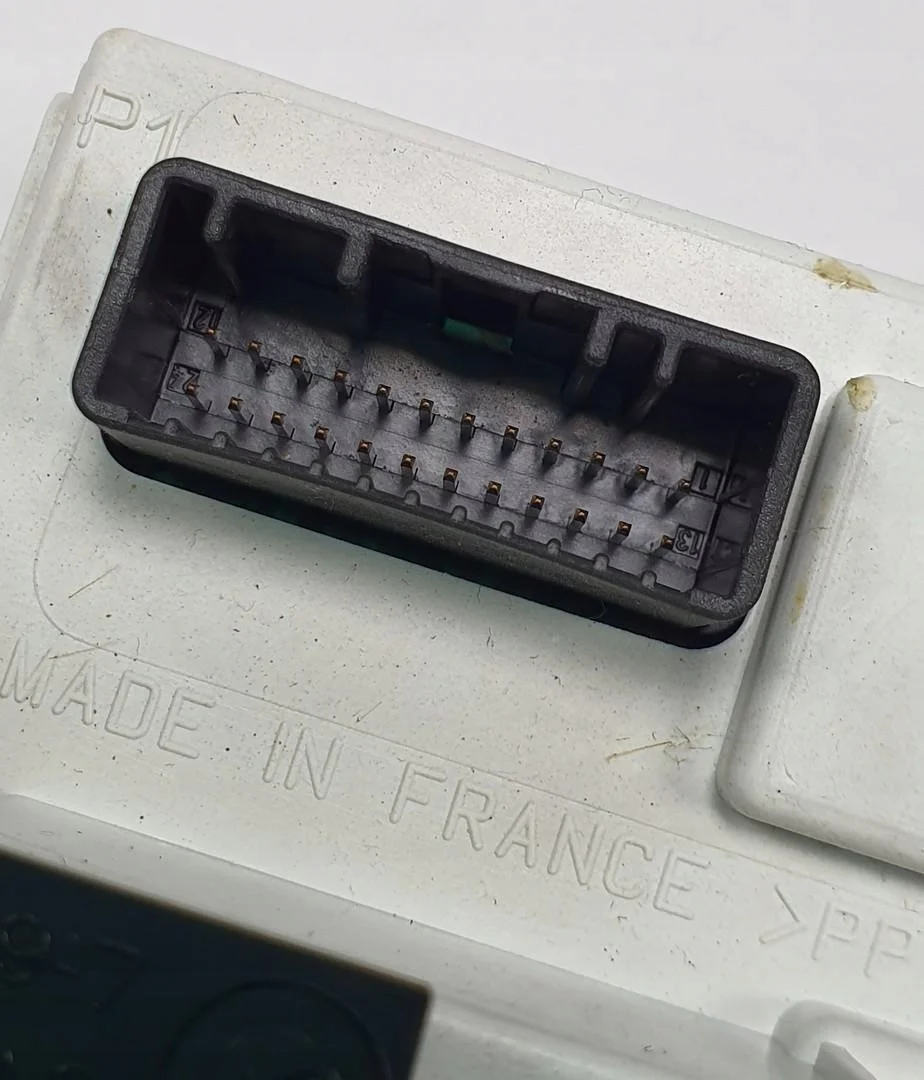 Renault Megane II Display Screen 8200350498A image 4