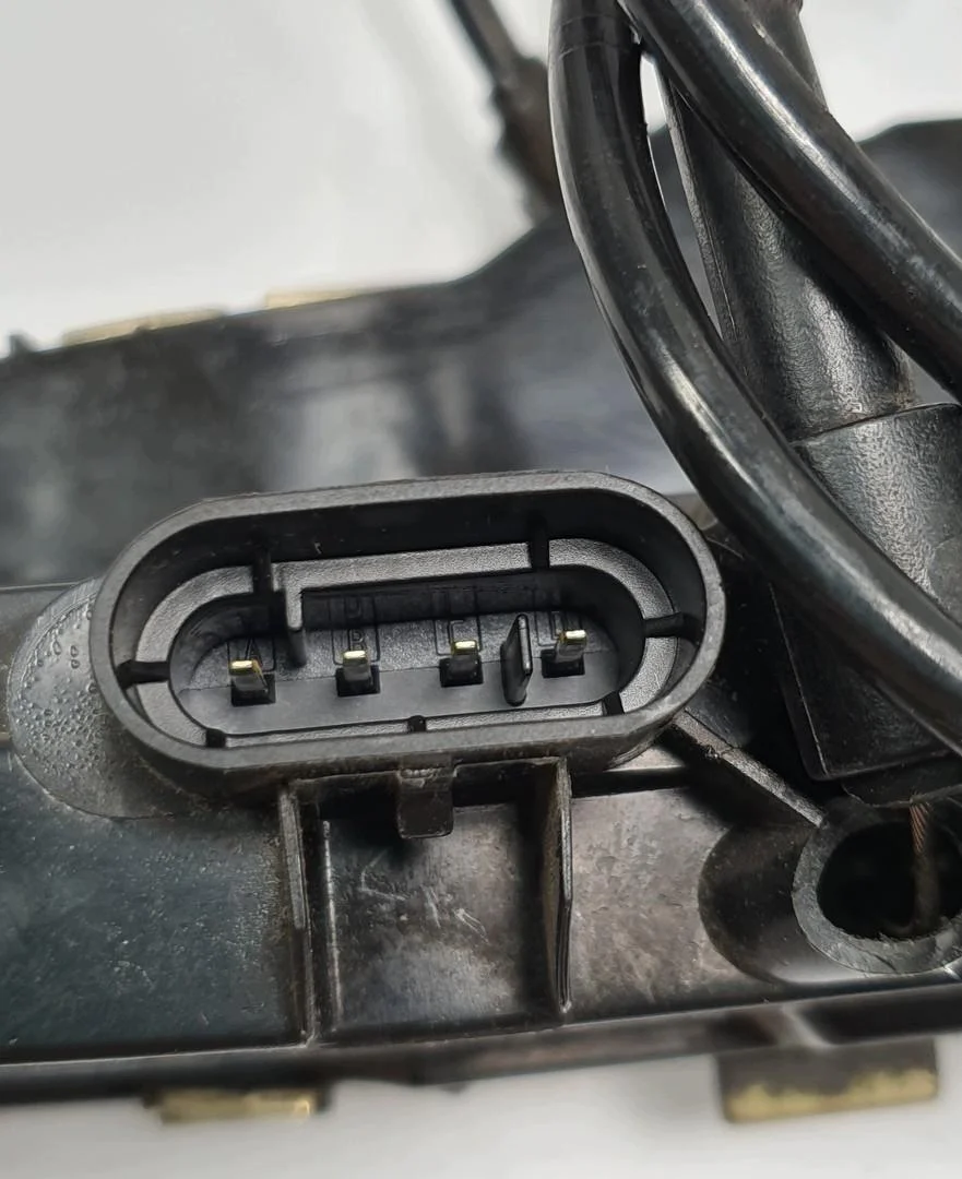 Renault Megane II Front Left Door Lock Used image 3