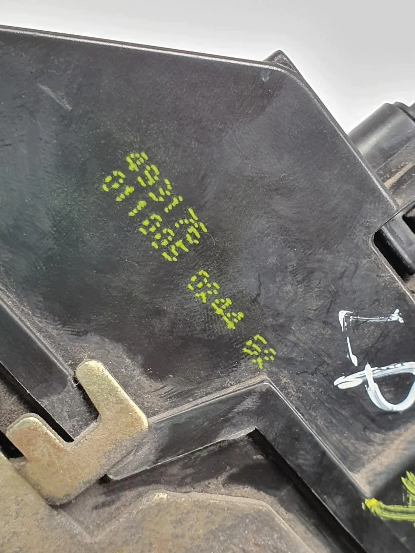 Renault Megane II Front Left Door Lock Used image 5