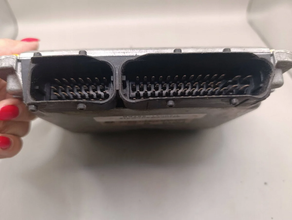 Jeep Grand Cherokee WJ Engine Computer ECU image 4