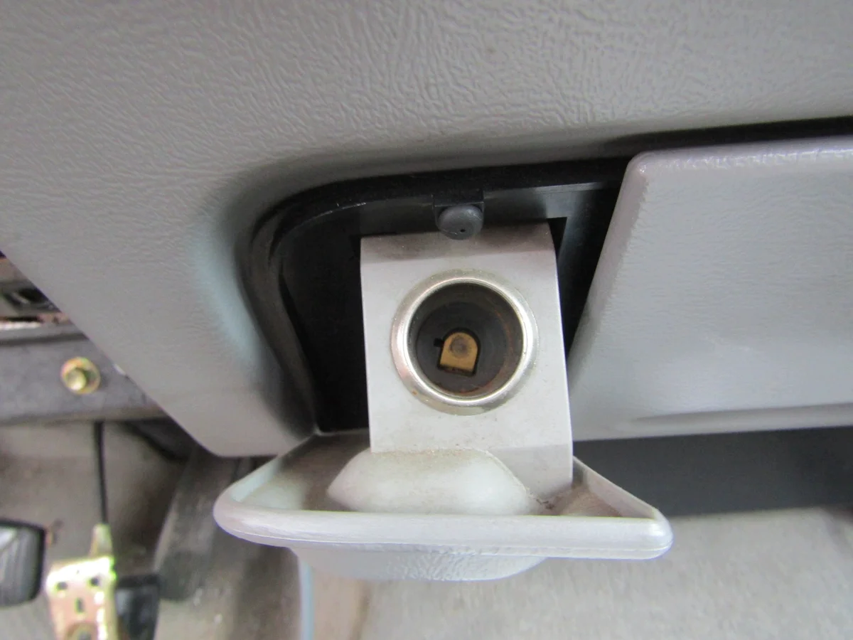 Ford Explorer II Lighter Socket Used AK-6-99026 image 3