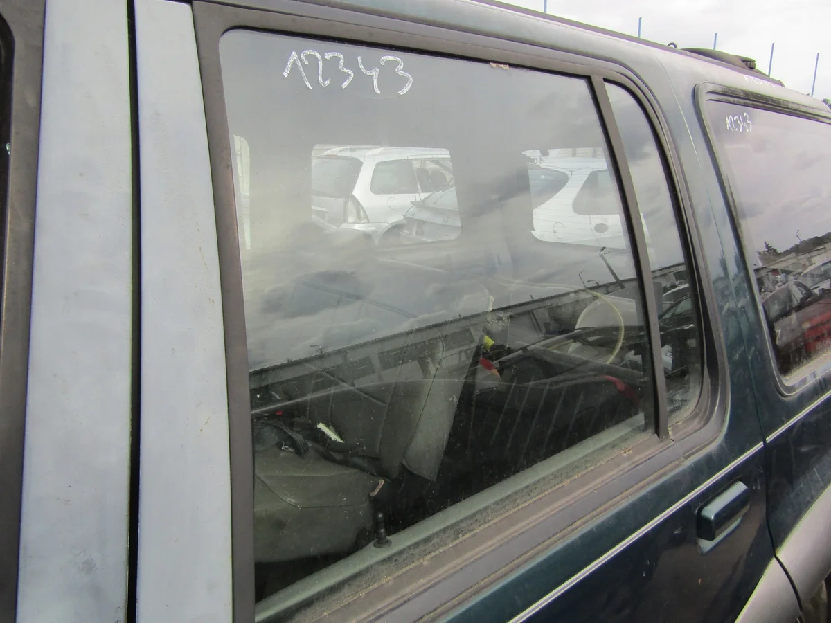 Ford Explorer II Türscheibe hinten links
