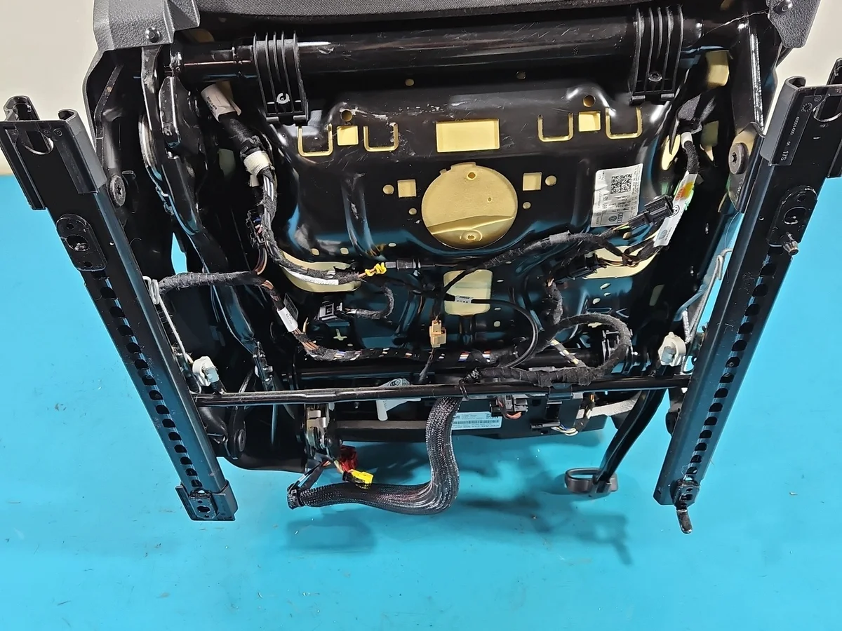 Kuljettajan istuin VW Passat B8 5D image 9