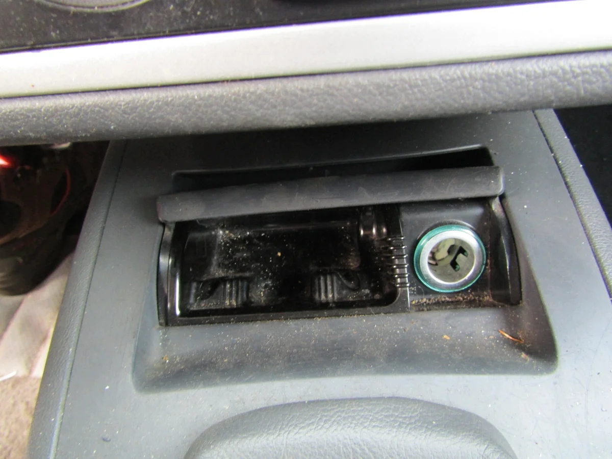 Cenicero Ford Galaxy MK1 Usado AK-6-99067 image 3