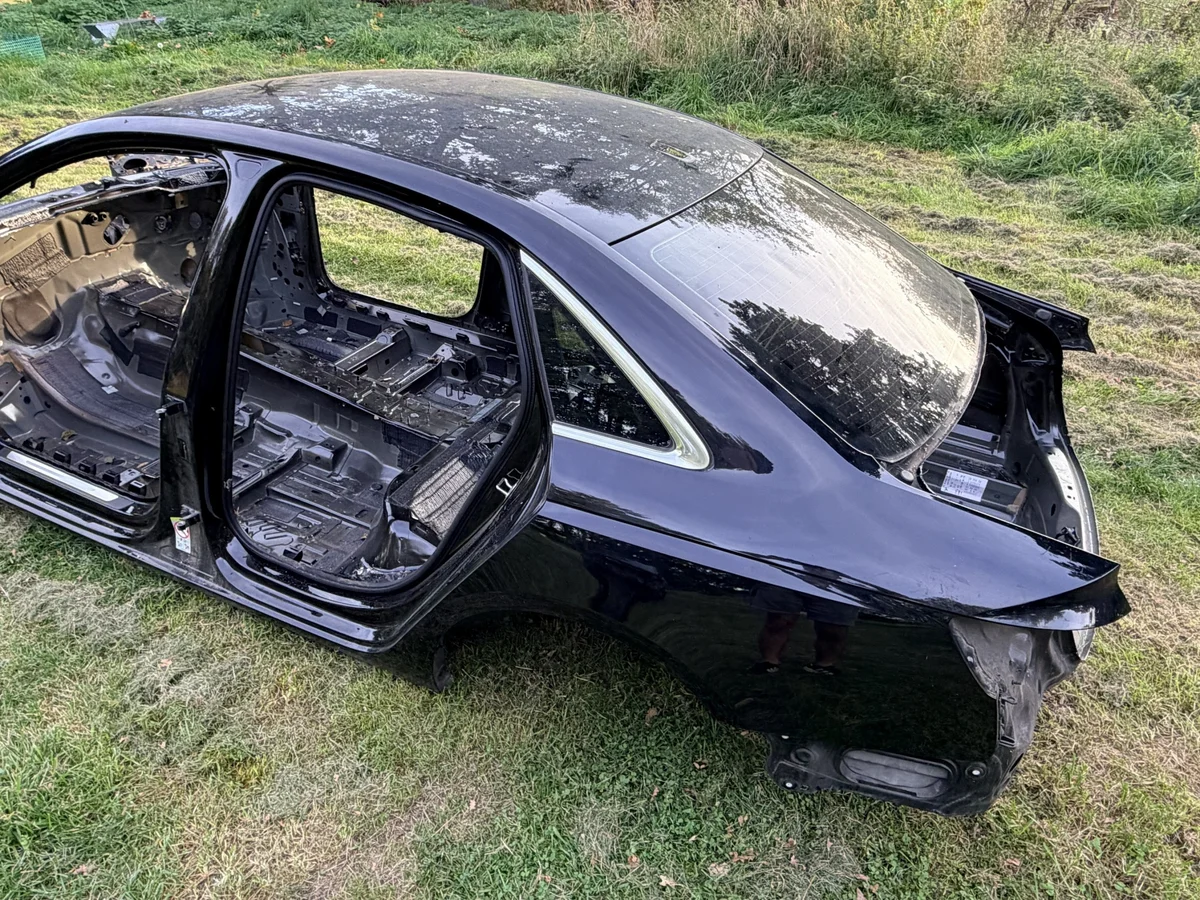 Audi A4 B9 LIFT 8W Sedan Bakdel Höger Vänster
