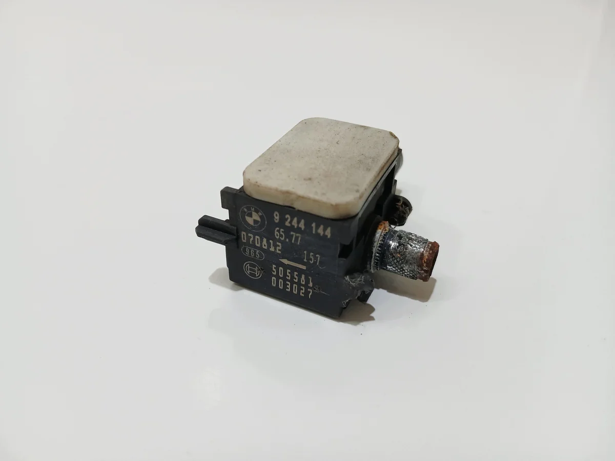 BMW E88 Acceleration Sensor 9244144 image 3