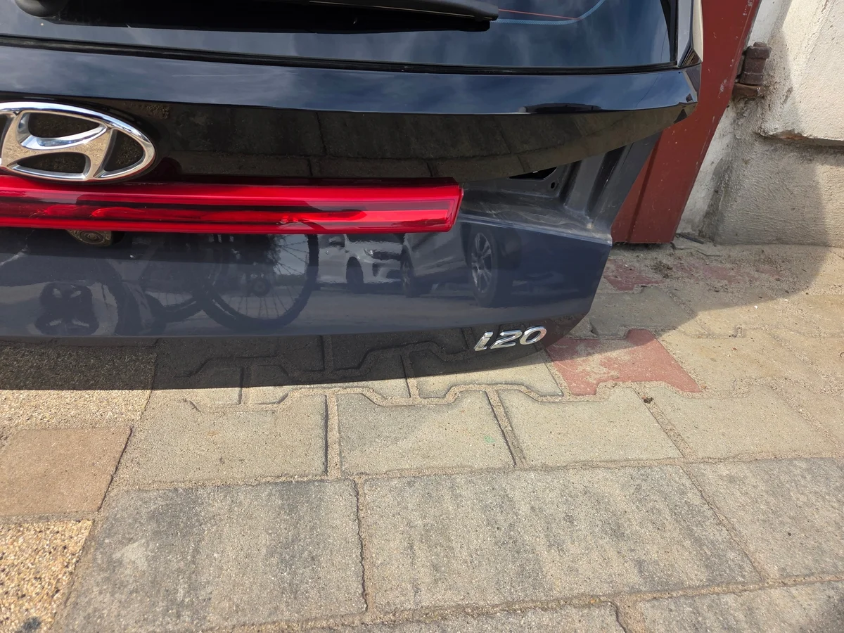 Portón Hyundai i20 III 20-26 con Cámara image 3