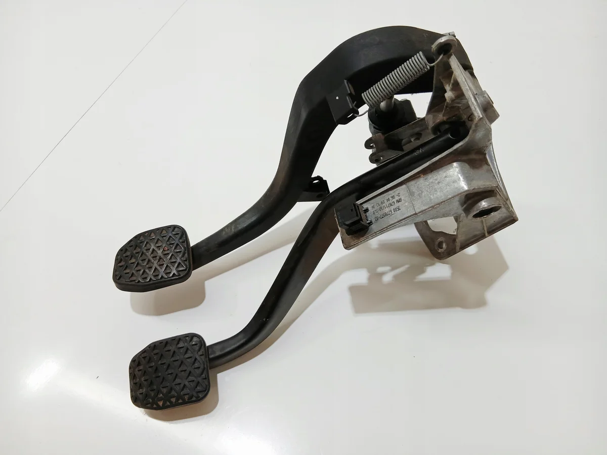 Pédale d'embrayage/frein BMW 6778977
