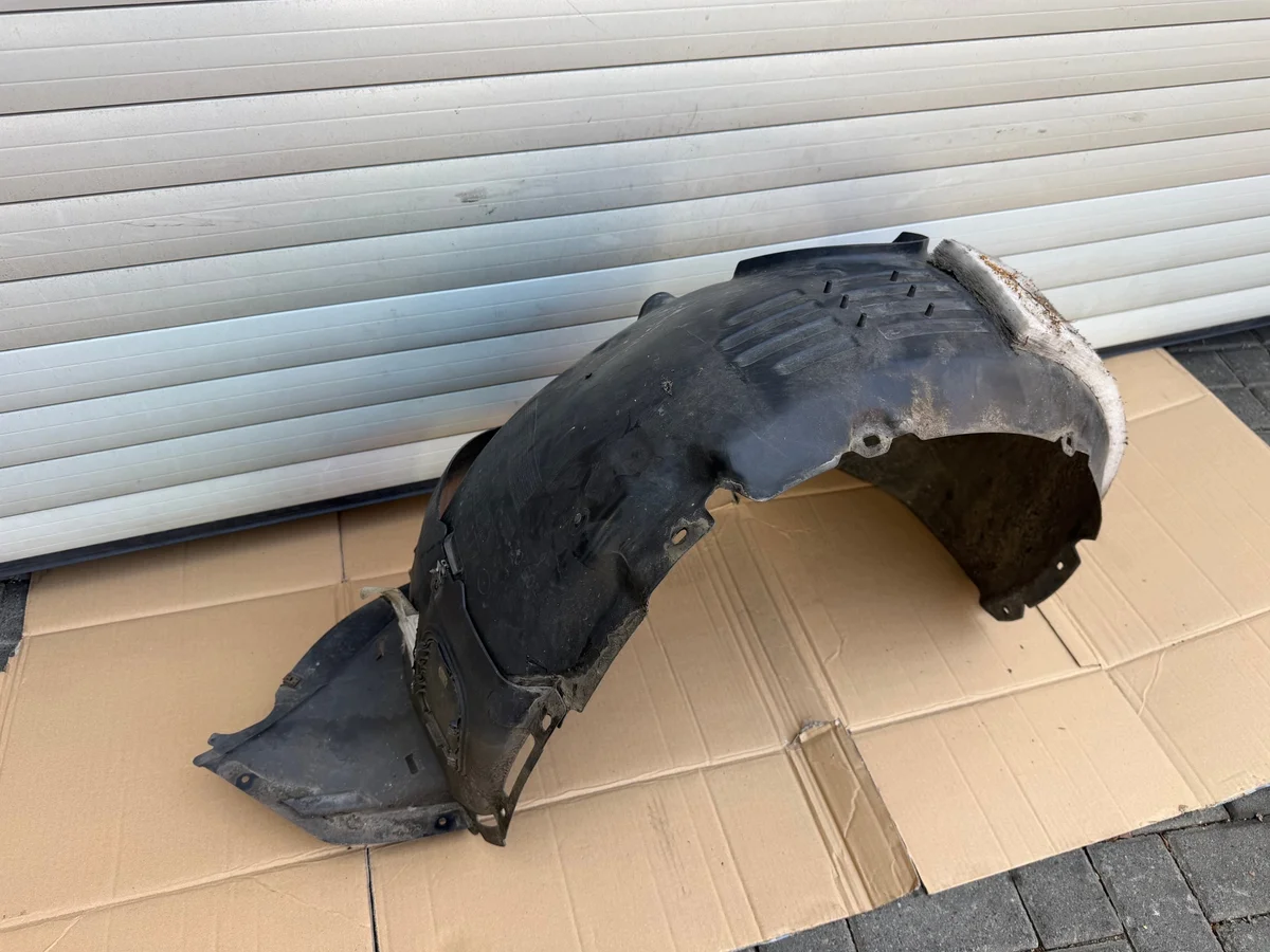 VW Golf 7 etulokasuoja vasen käytetty