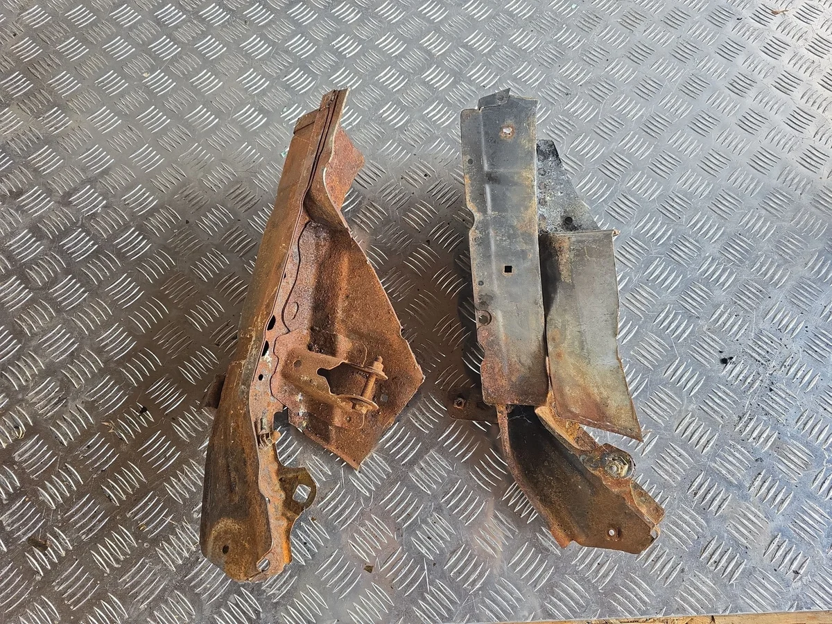 Auton runkopalkki Audi A3 8Y DWM2230