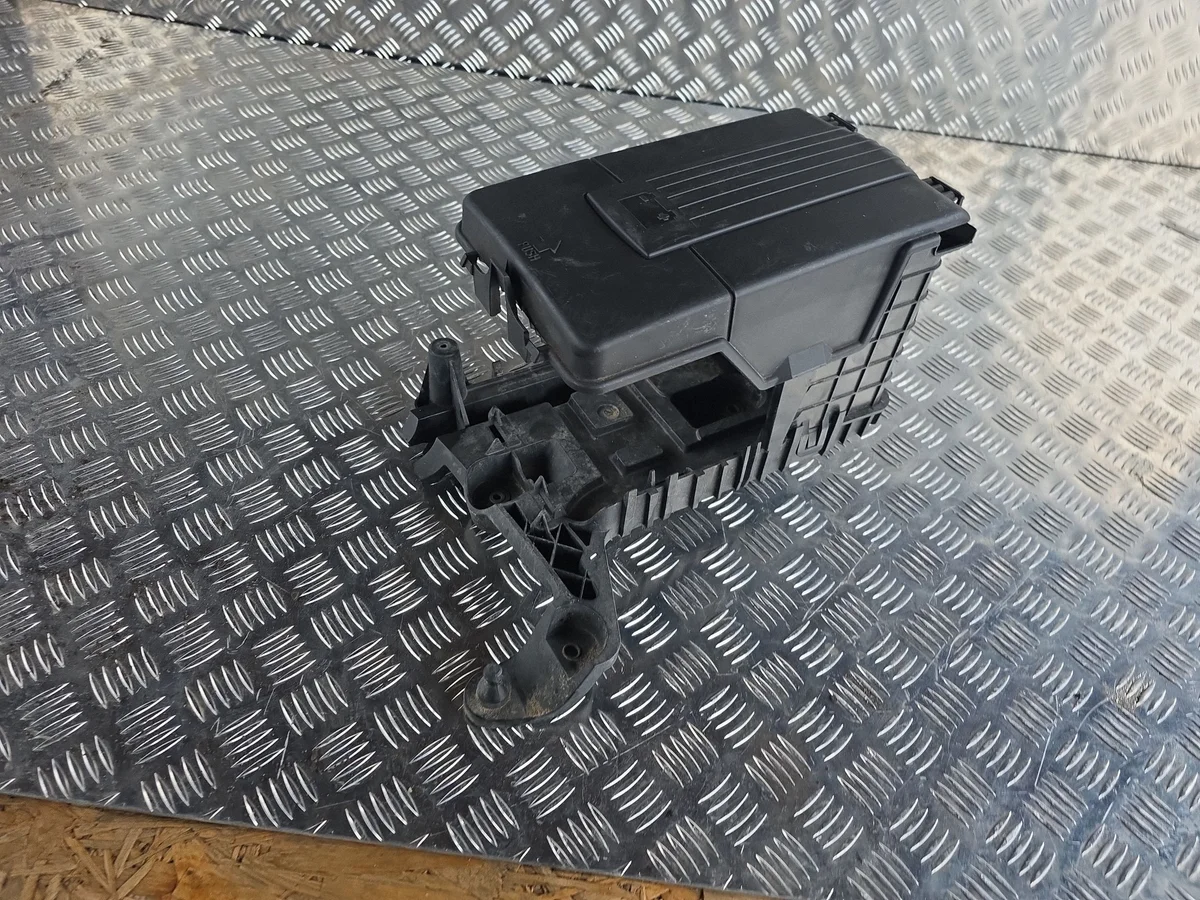 Batteriehalter VW Passat CC 3C0915443A image 8