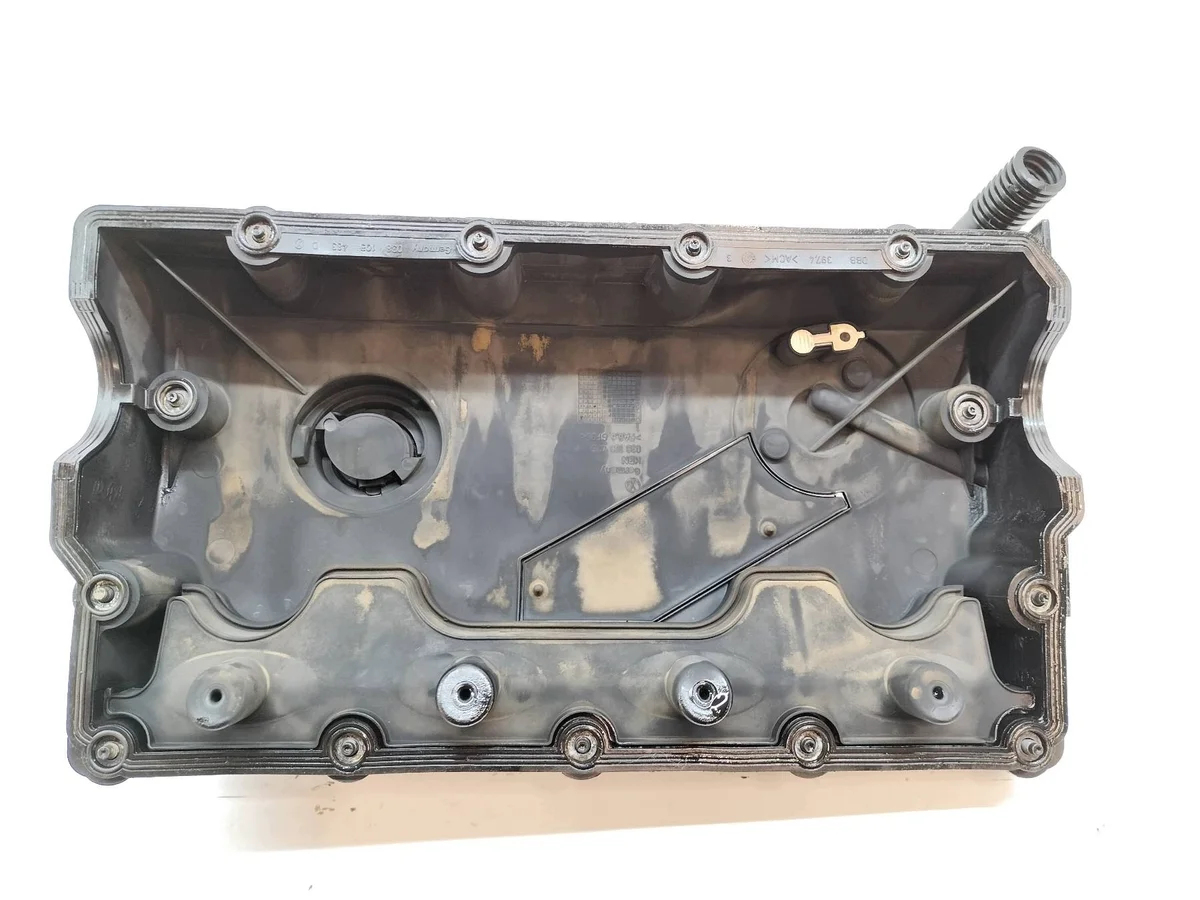 Ventilkåpa 1.9 TDI VW Passat B5 image 4